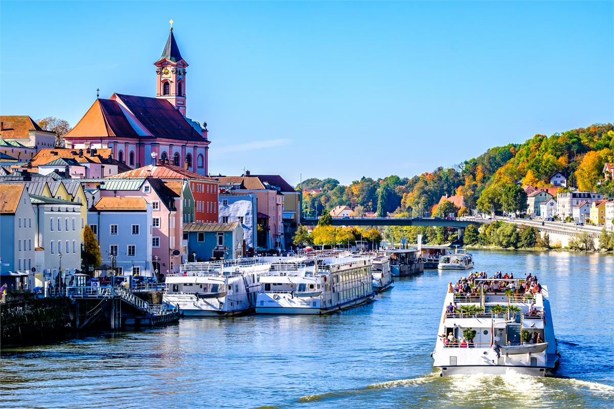 MS Prinzessin Sisi - Majestätisch auf Donauwellen im Herbst  | Österreich