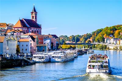 MS Prinzessin Sisi - Majestätisch auf Donauwellen im Herbst  | Österreich